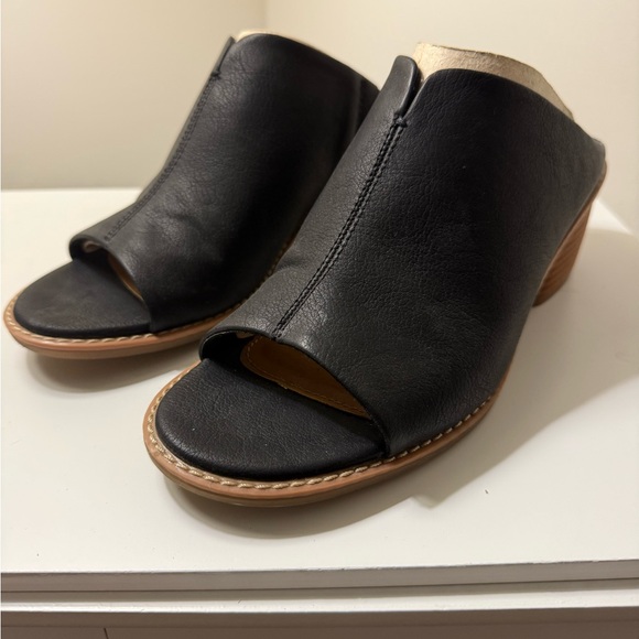 Black Leather Women's Open-Toe Mules - Picture 1 of 7